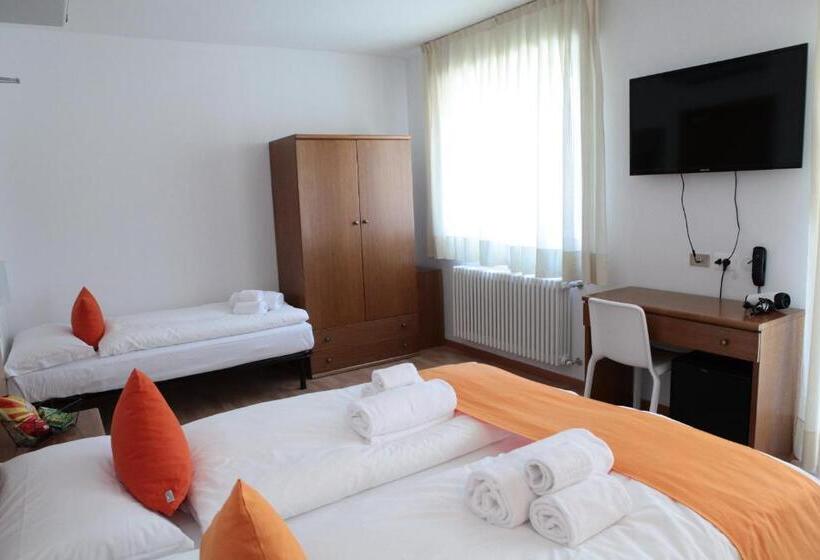 غرفة قياسية ثلاثية, Athos