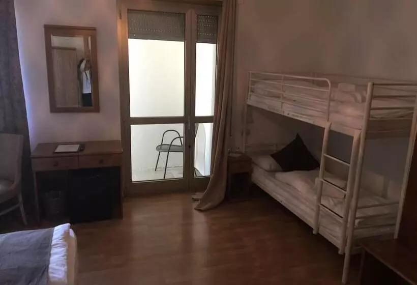 スタンダード４人部屋, Athos