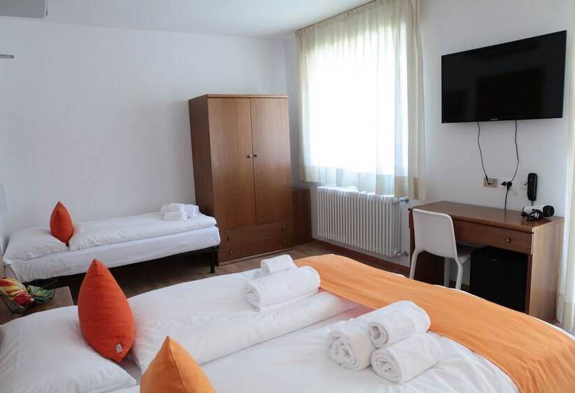 Quarto Triplo Estandar, Athos