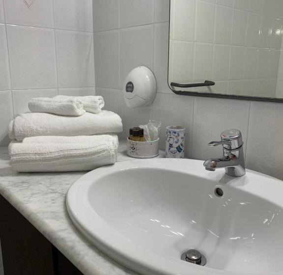 غرفة ديلوكس ثلاثية, Villa Cedrino