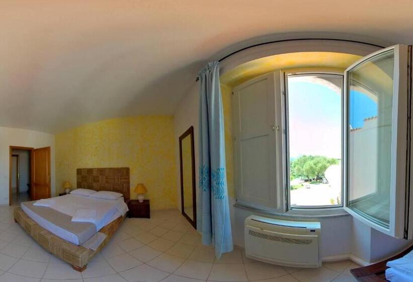 غرفة ديلوكس ثلاثية, Villa Cedrino