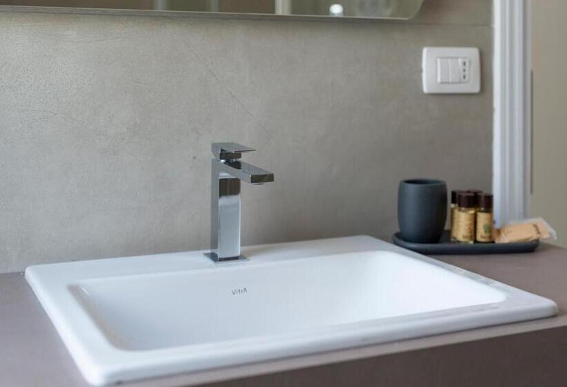 غرفة قياسية مطلّة علي حمام السباحة, Villa Cedrino