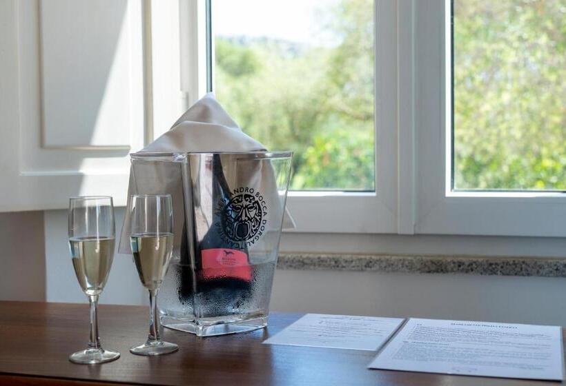 غرفة قياسية مطلّة علي حمام السباحة, Villa Cedrino