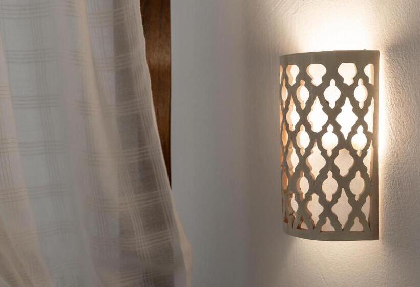 غرفة قياسية مطلّة علي حمام السباحة, Villa Cedrino