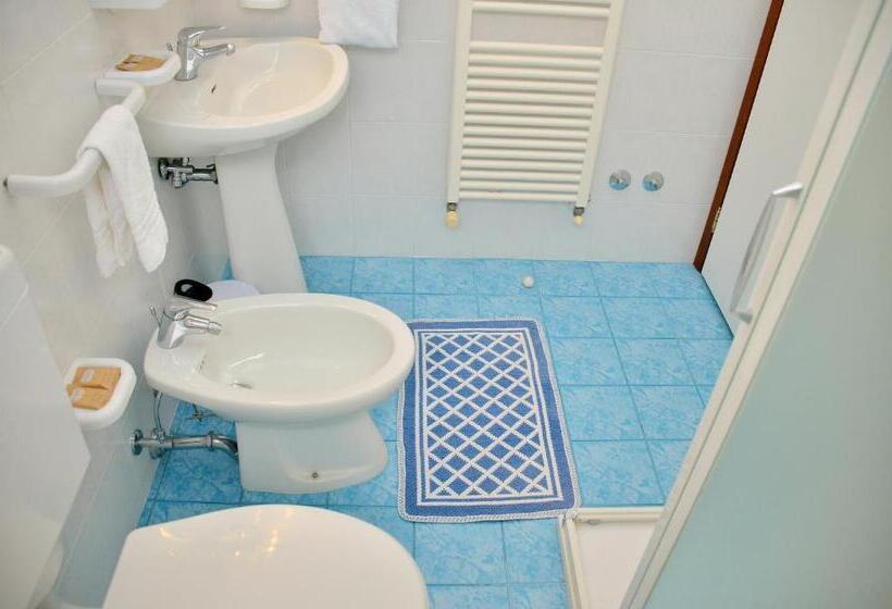 Standard Single Room, Etna