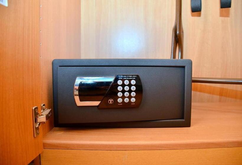 Standard Single Room, Etna