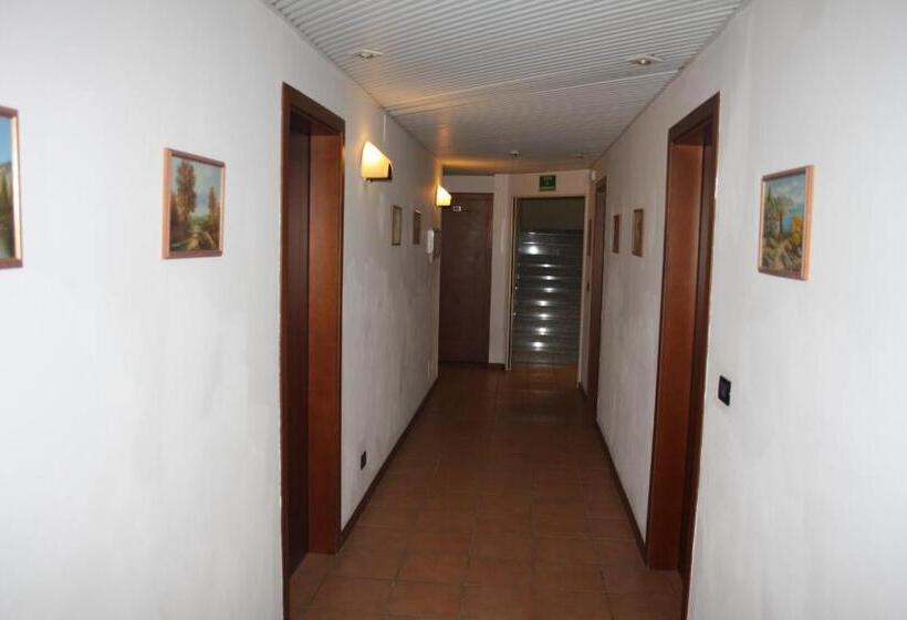 Standard Triple Room, Etna