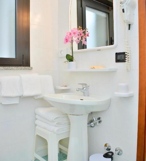 Standard Single Room, Etna