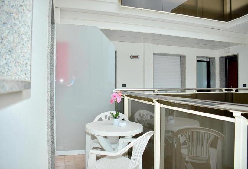 Standard Single Room, Etna