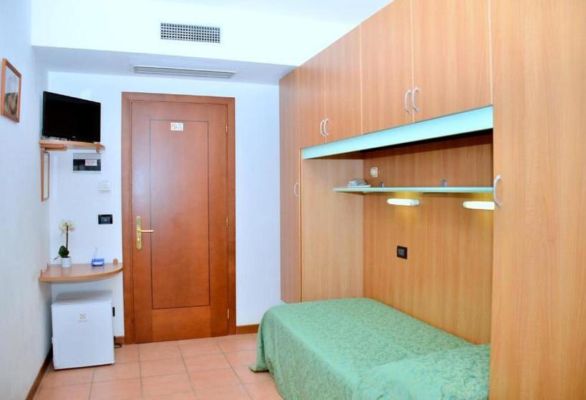 Standard Single Room, Etna
