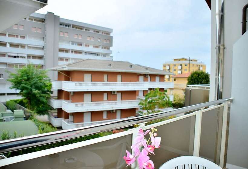 Standard Single Room, Etna