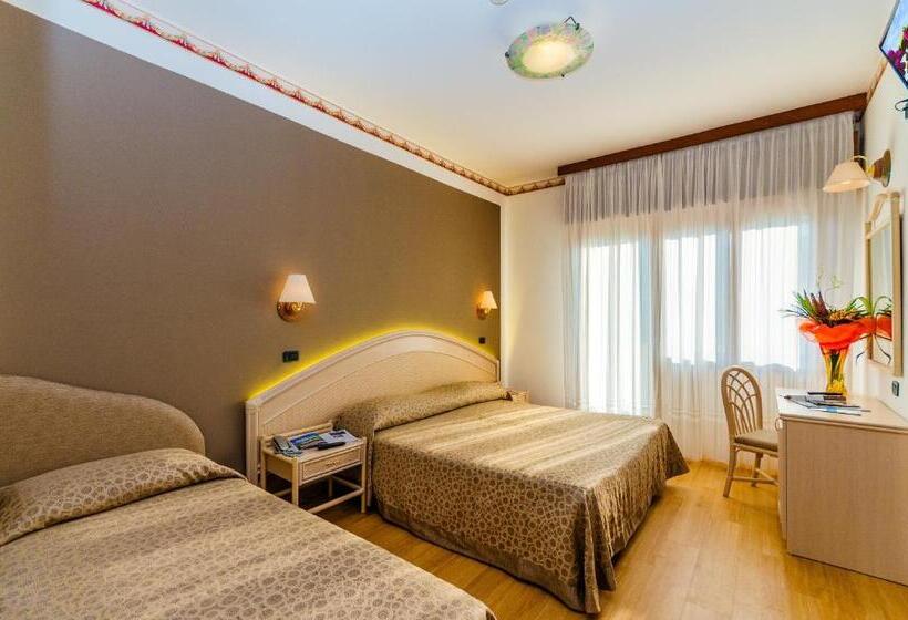 חדר קומפורט לשלושה, Europa