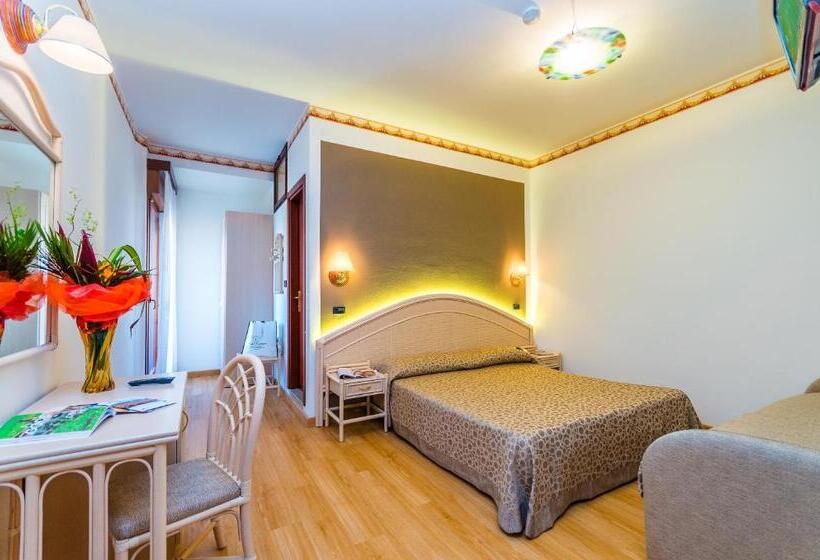 חדר קומפורט לשלושה, Europa