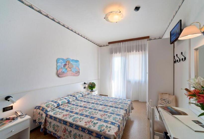 חדר סטנדרט לארבעה, Europa