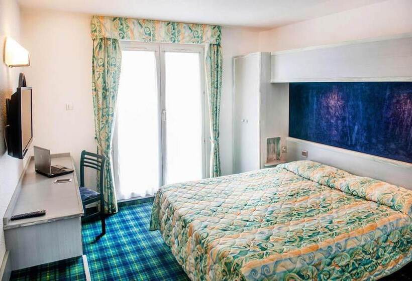 标准间, Christ Roi