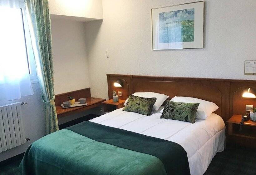 标准单人间, Christ Roi