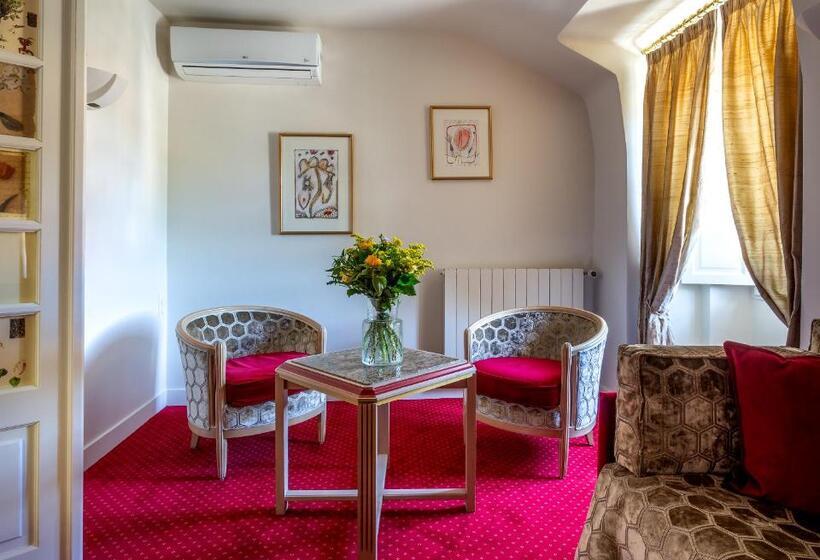 Люкс, Restaurant Le Centenaire