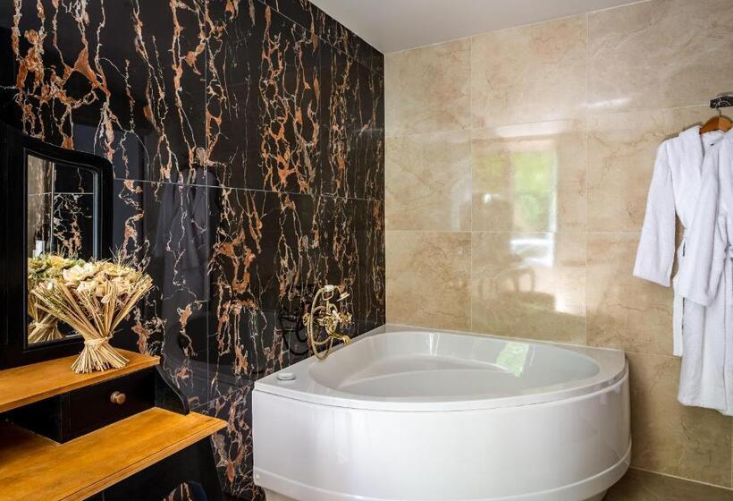 Люкс, Restaurant Le Centenaire