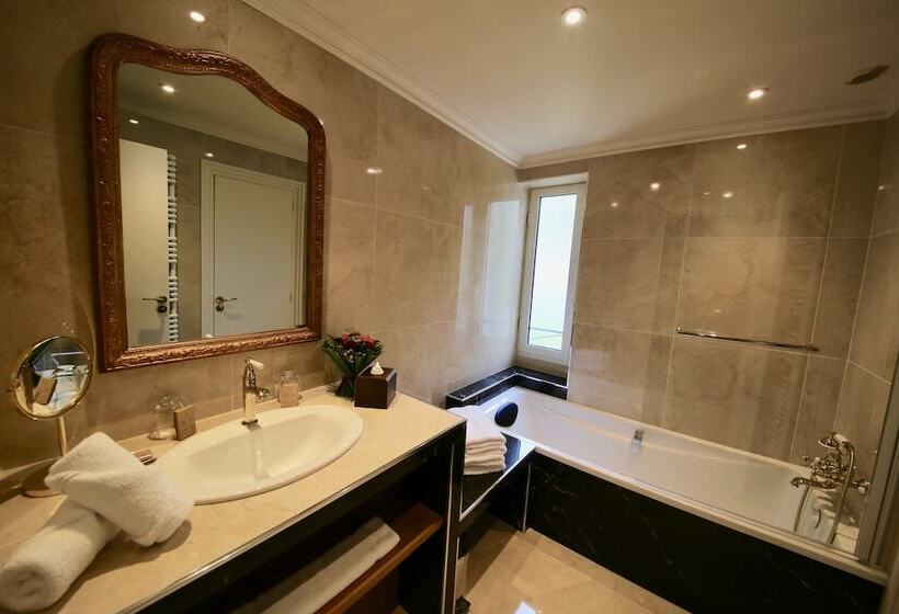 Номер Deluxe Вид на Бассейн, Restaurant Le Centenaire