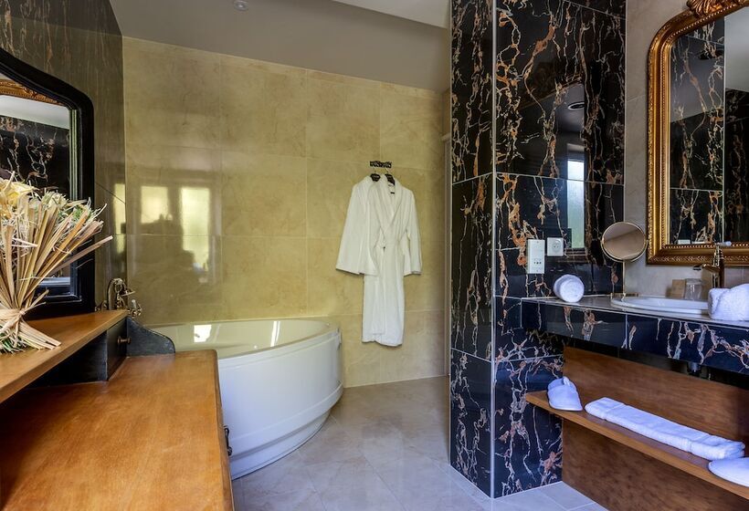 Люкс, Restaurant Le Centenaire