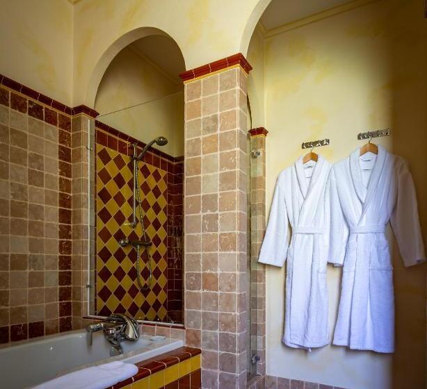 Люкс, Restaurant Le Centenaire