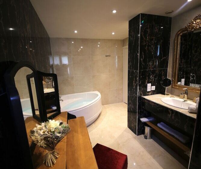 Люкс, Restaurant Le Centenaire