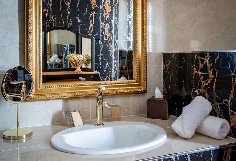 Люкс, Restaurant Le Centenaire