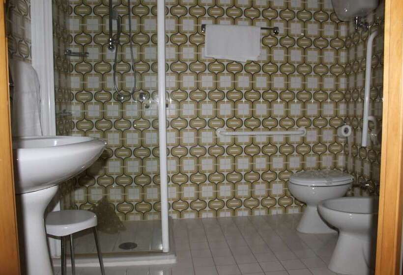 חדר סטנדרט לארבעה, Ismaele