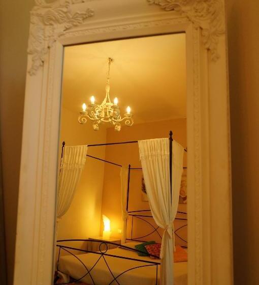 شقة غرفة واحدة, La Valle De  Medici