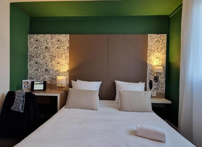 Номер Комфорт, L Hôtel Bristol