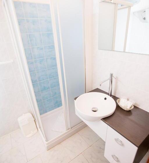 غرفة قياسية رباعية, Paola