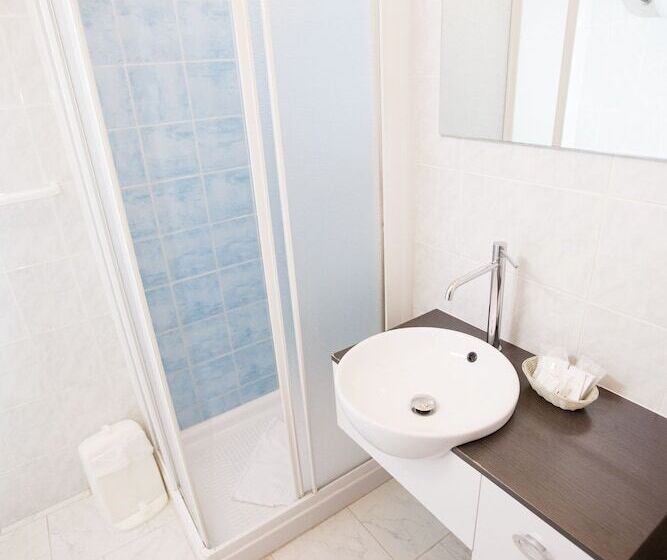 غرفة قياسية ثلاثية, Paola