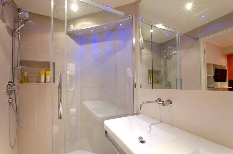 Семейный Номер, Rhodes