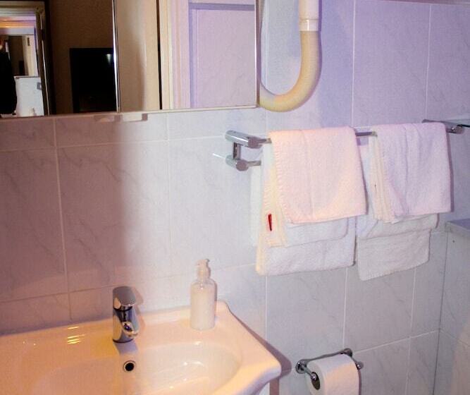 Номер Стандарт, Rhodes