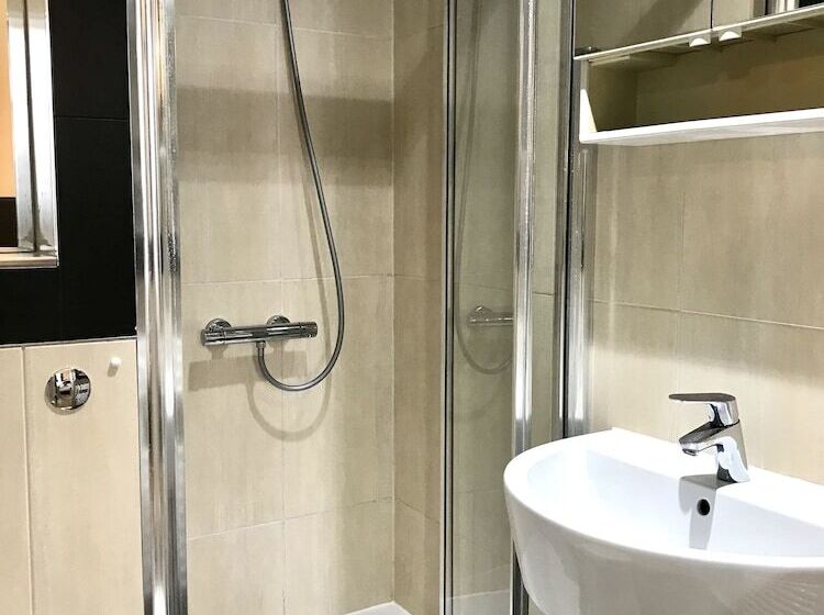 Номер Стандарт, Rhodes