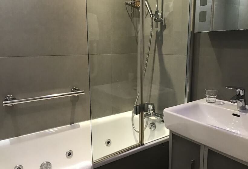 Номер Deluxe, Rhodes