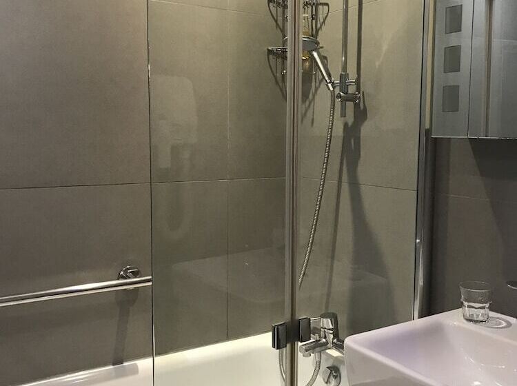 Номер Deluxe, Rhodes