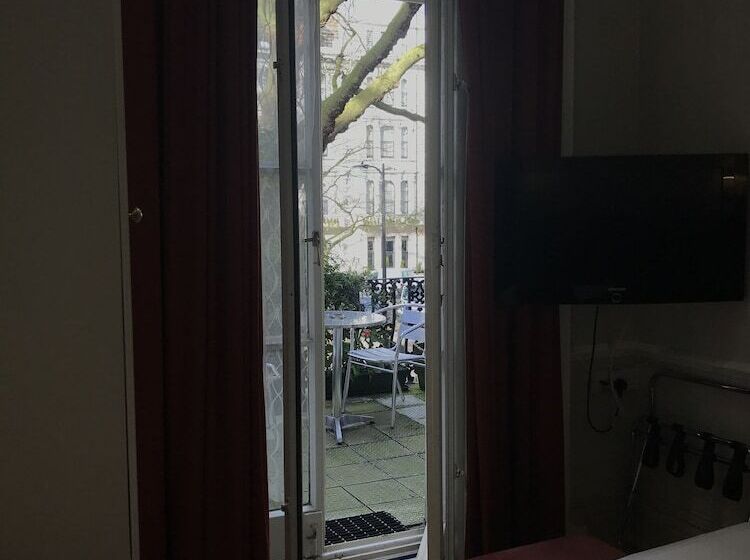 Номер Superior, Rhodes