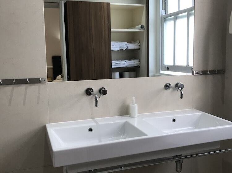 Четырехместный Номер Deluxe, Rhodes