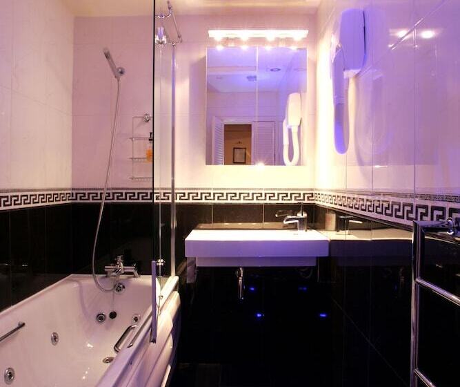 Четырехместный Номер Deluxe, Rhodes