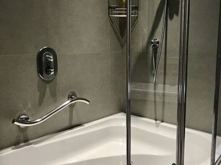 Номер Superior, Rhodes