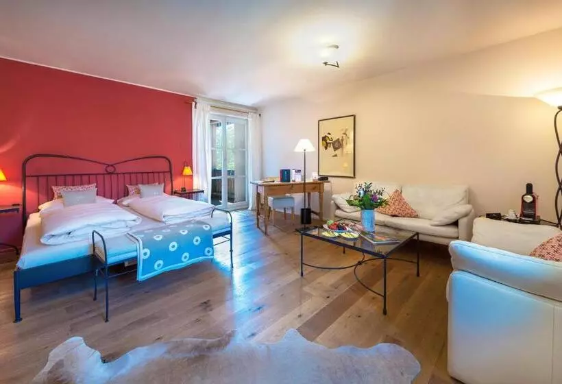 Family Room, Schindlerhof