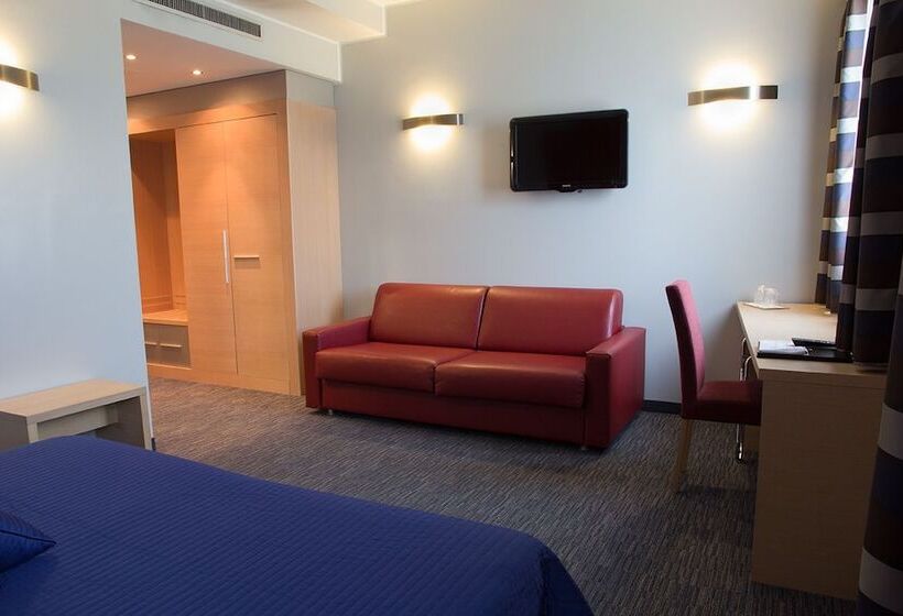 סוויטת ג'וניור, Sporting Cologno