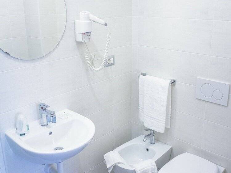 חדר סטנדרט, Twelve