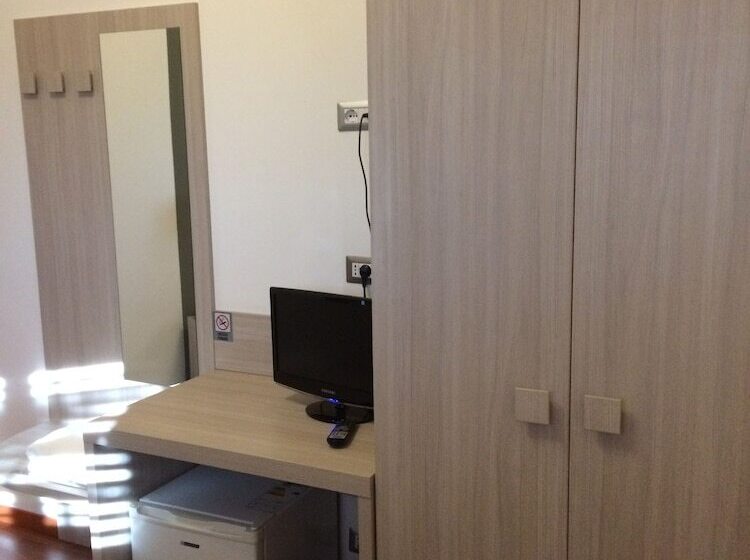 חדר סטנדרט, Twelve