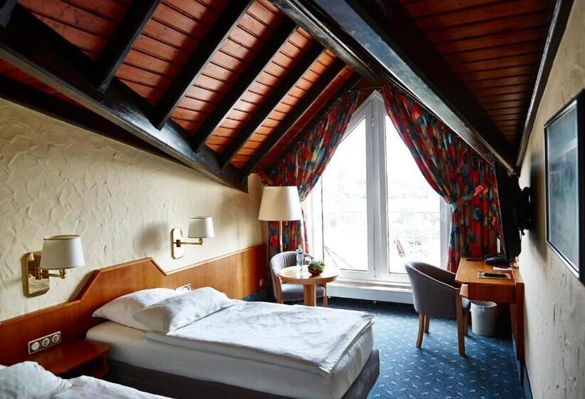 Номер Стандарт, Und Restaurant Bommersheim