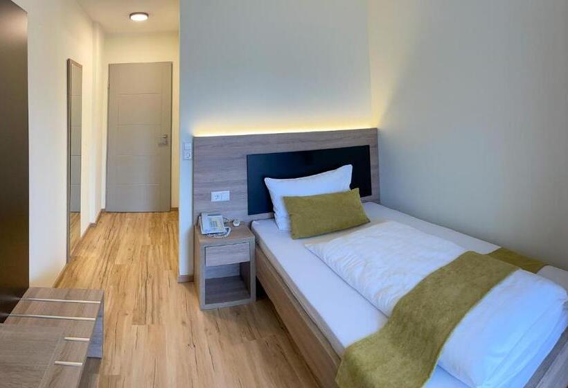 标准单人间, Zur Flüh