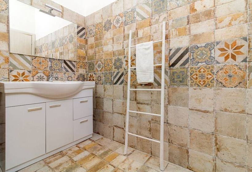 غرفة قياسية فردية, Kunesias B&b