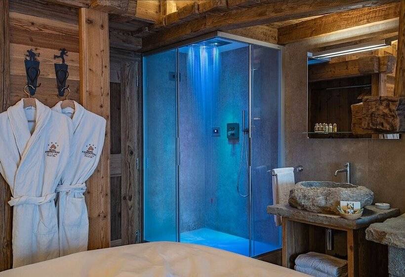 استودیوی لوکس, Park Chalet Village