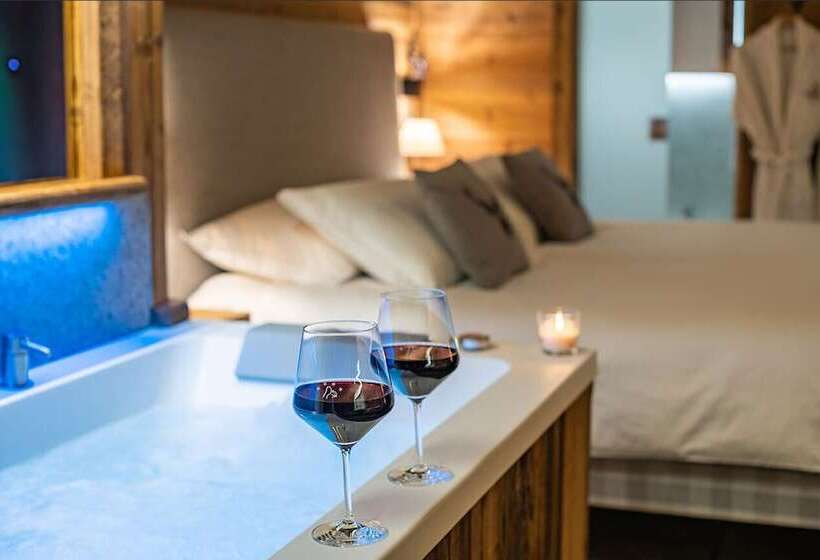 استودیوی لوکس, Park Chalet Village